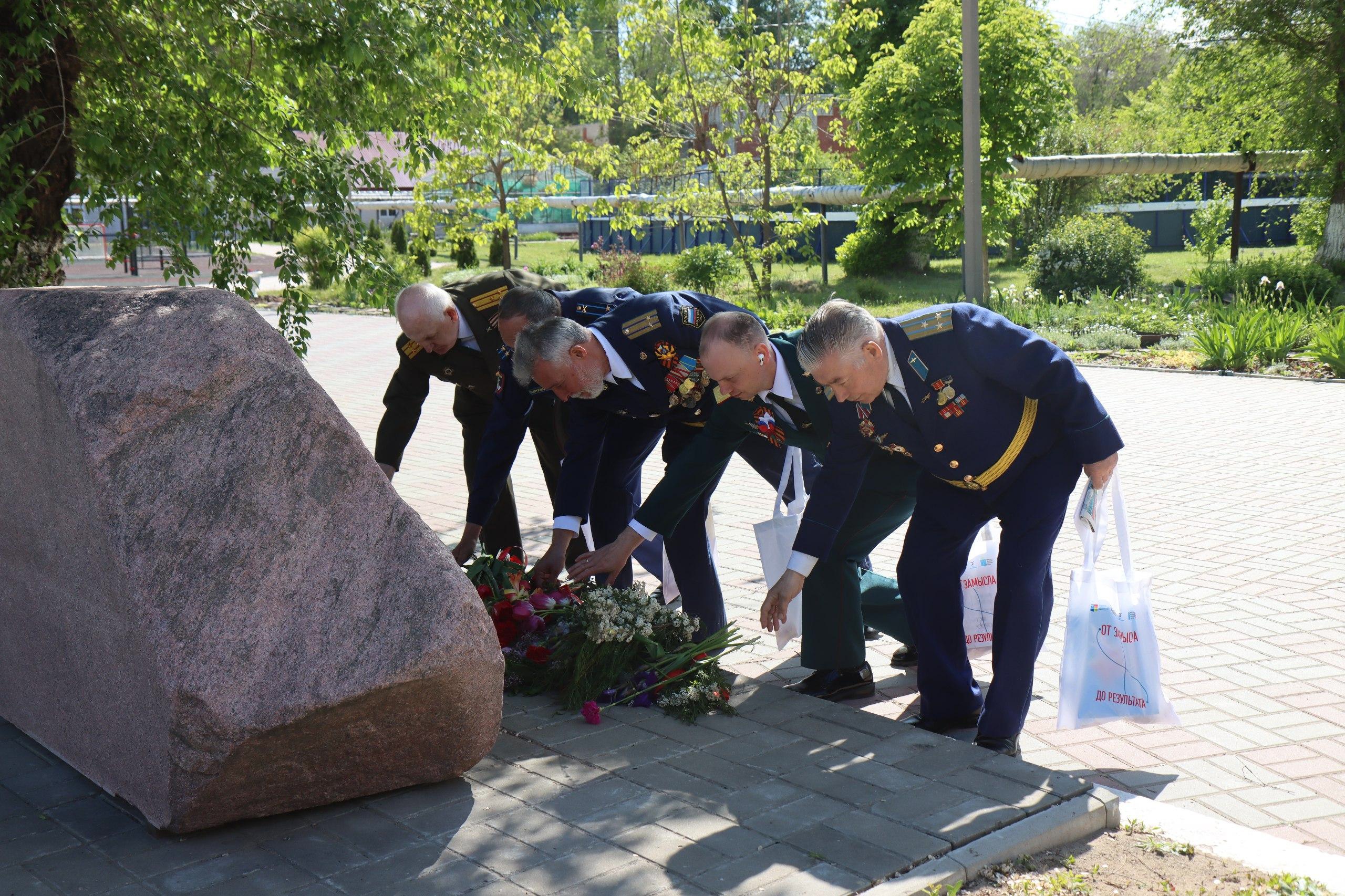 День Победы: Возложение цветов..